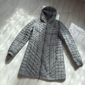 The Northface woman puffer coat (medium)